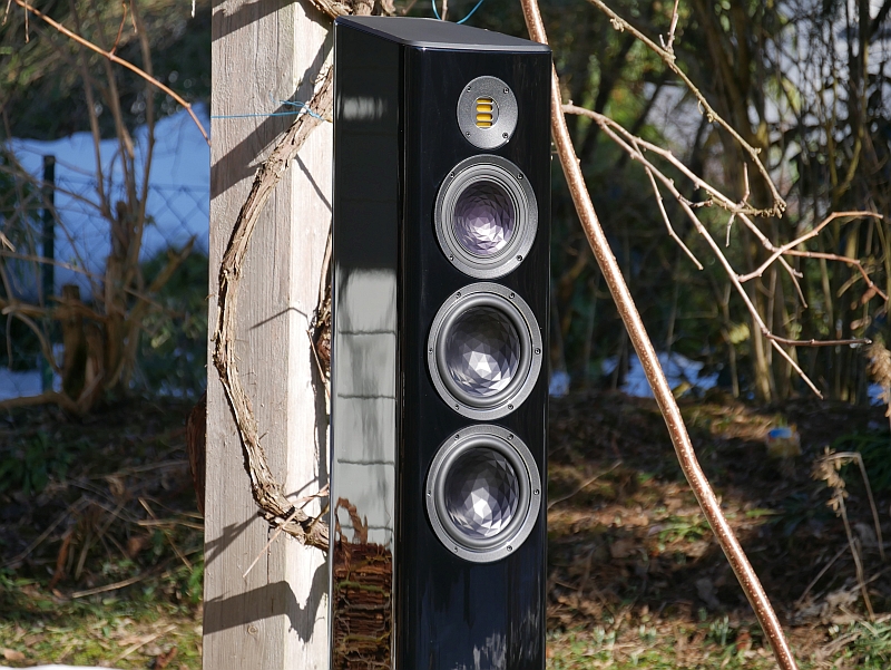 ELAC Vela 409.2 Chassis