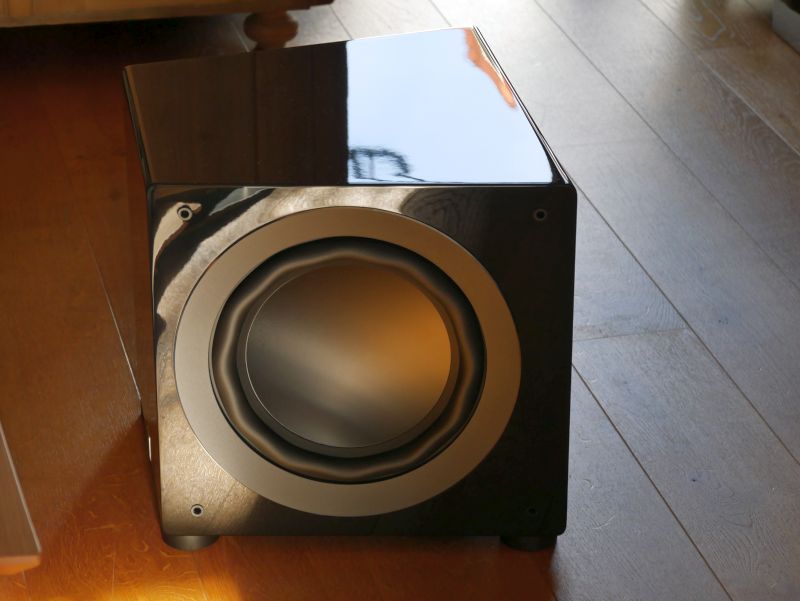 ELAC DS 1200 Sub seitlich von oben