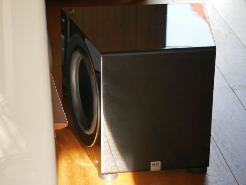 ELAC DS 1200 Sub von vorne links