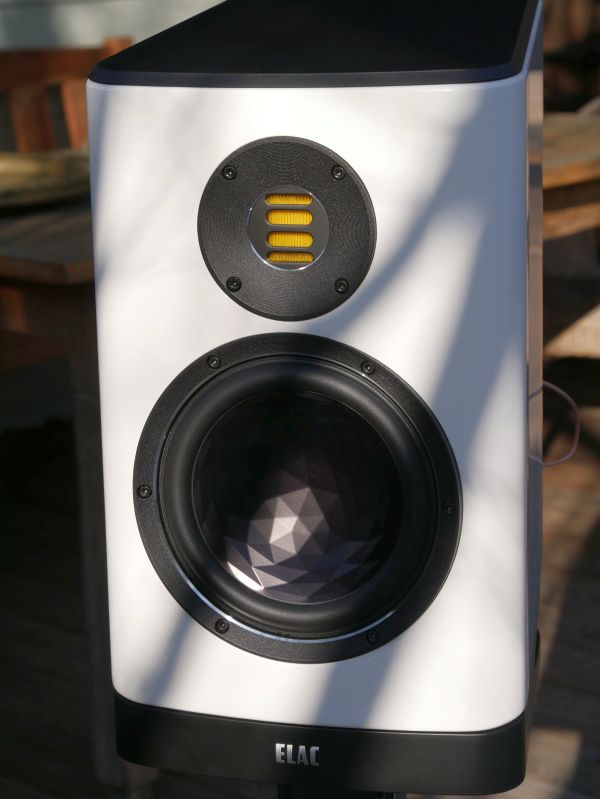 ELAC Vela BS 404 frontal