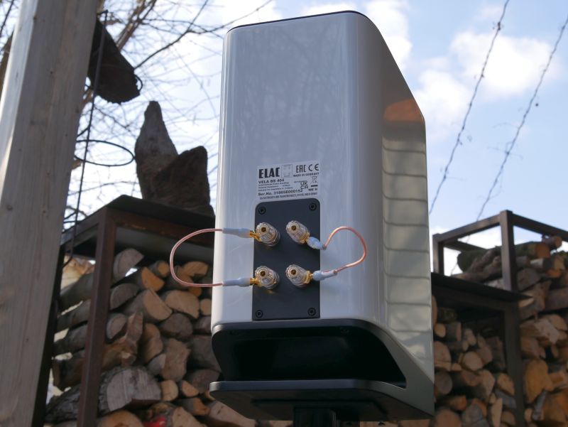 ELAC Vela BS 404 von hinten unten