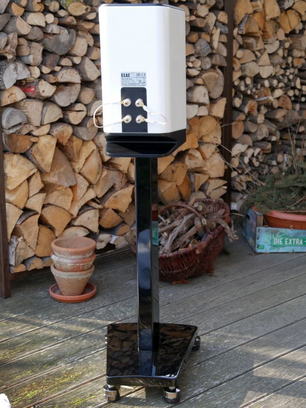 ELAC Vela BS 404 von hinten