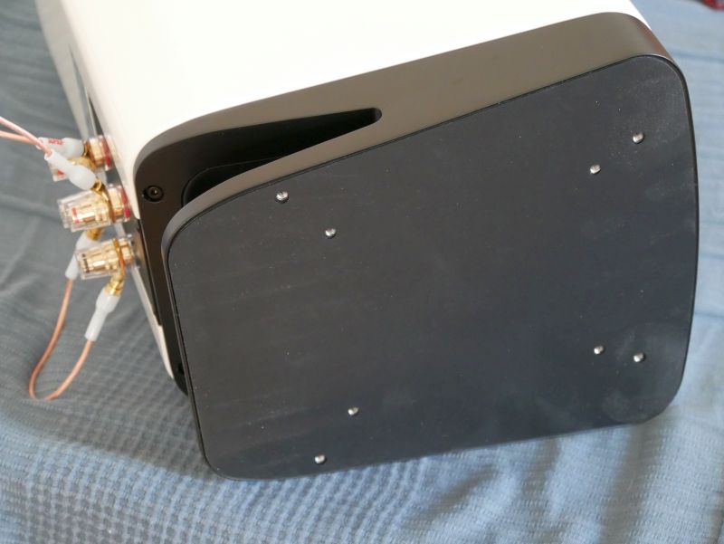 ELAC Vela BS 404 von unten
