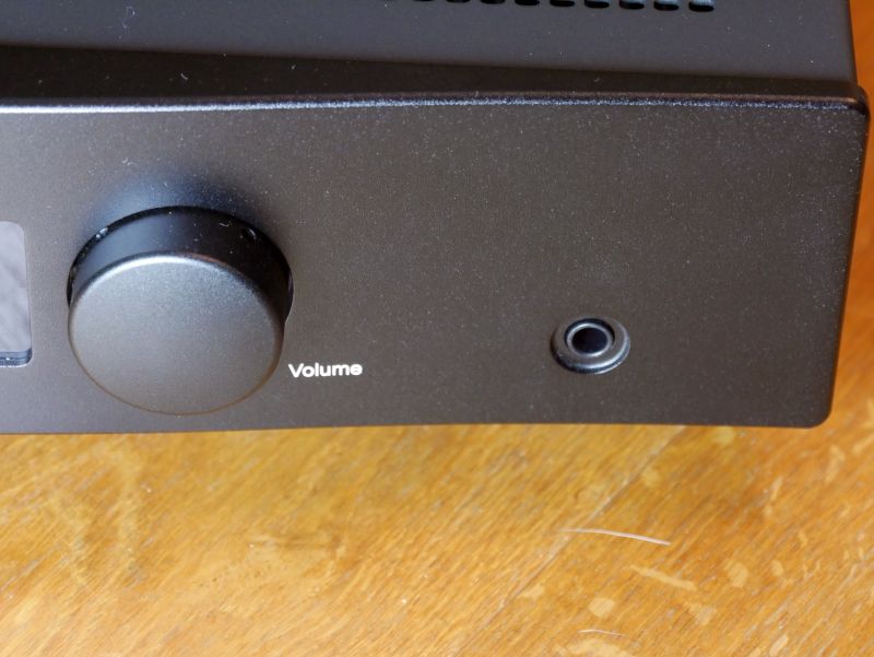 Hegel H 150 Lautstaerkeregler und Kopfhoereranschluss