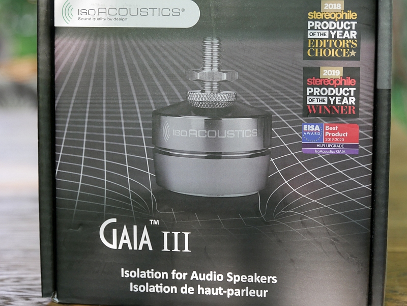 Isoacoustics Gaia III neu