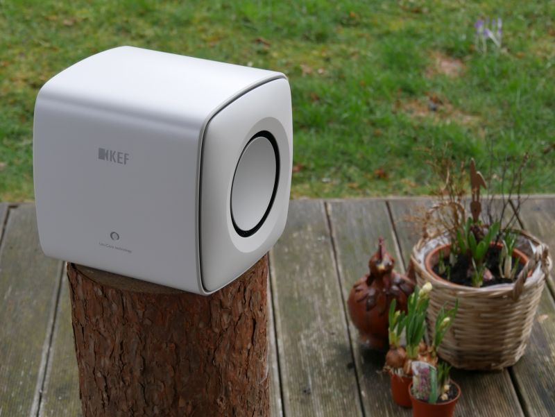 KEF KC 62 weiß von rechts vorne